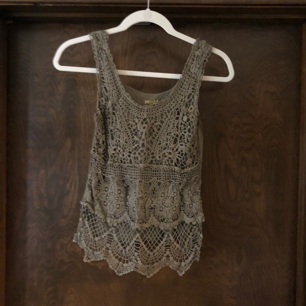 Semi crop top tank.